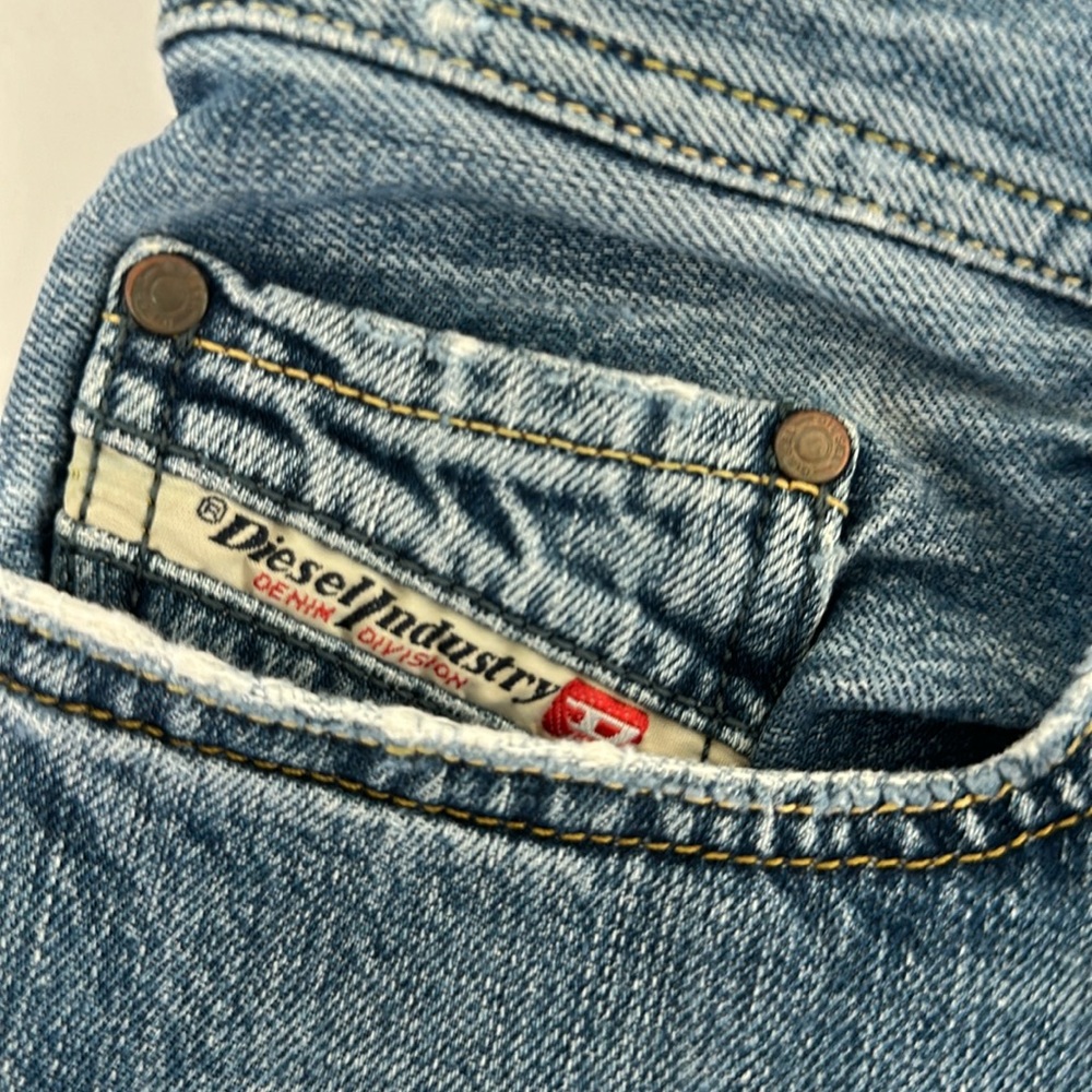 Button fly, men’s Diesel Jeans, size 32